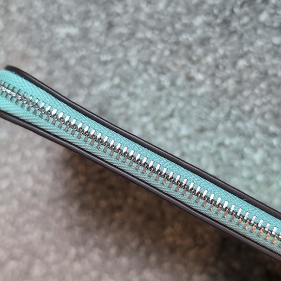 Kate Spade Small Zip Wristlet in Metallic Green NWT - Picture 6 of 7